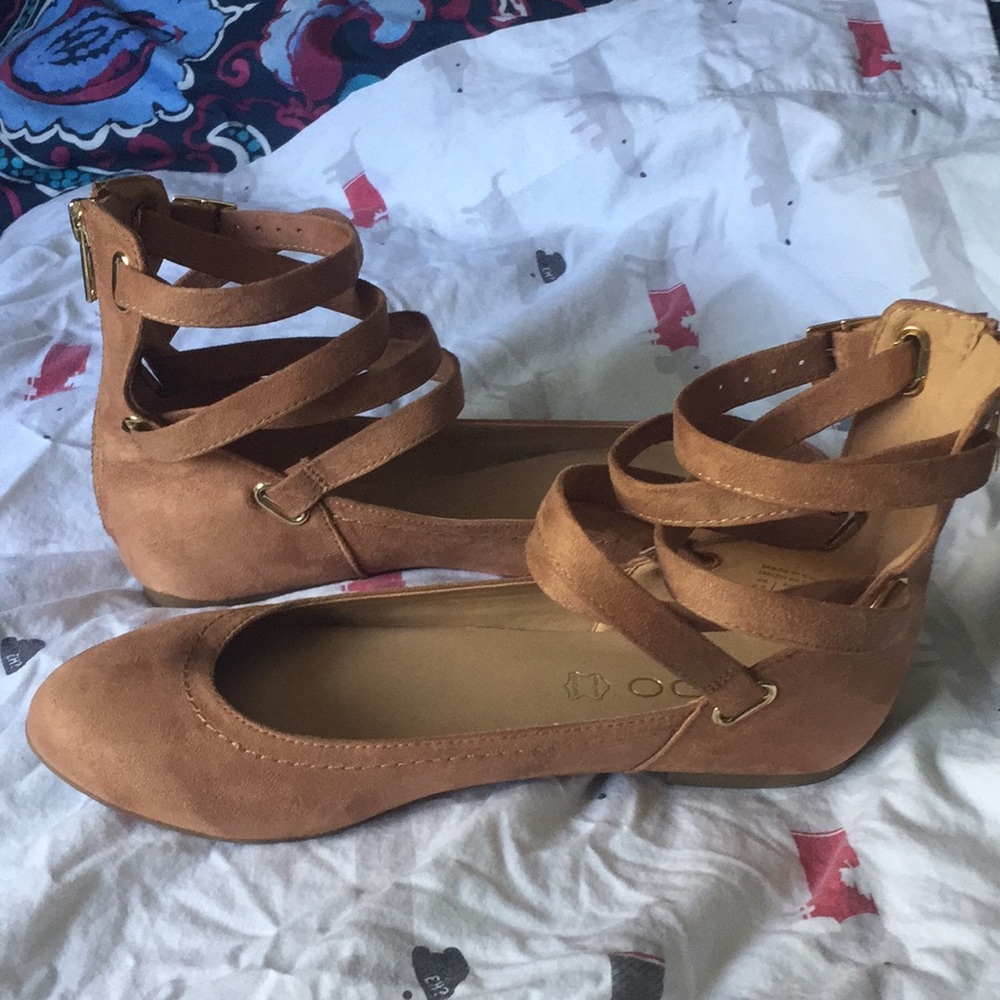 Flat Egyptian style shoe